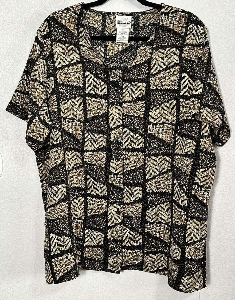 TR Bentley Plus Women’s Brown Black Beige Short Sleeve Button Up Top Size 18W